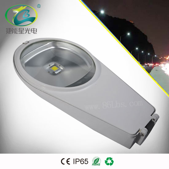 LED路燈耐沖擊，抗雷擊性強(qiáng)，無此外線和紅外線輻射