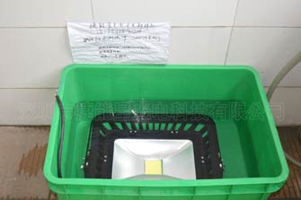 LED泛光燈FS408防水測(cè)試IP67